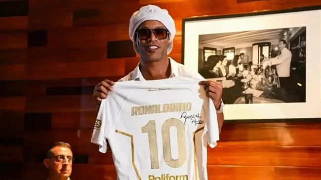 RONALDINHO TRỞ LẠI Ở TUỔI 46: VÌ SAO RAVENNA ĐANG BIẾN “HIỆU ỨNG R10” THÀNH THAM VỌNG BÓNG ĐÁ?