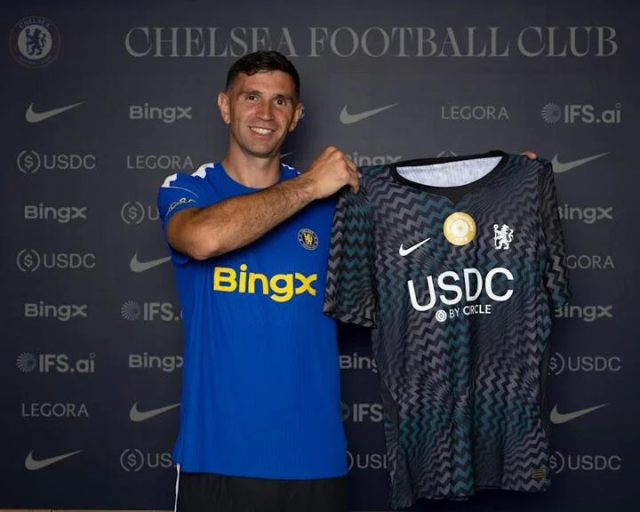 EMILIANO MARTÍNEZ GIA NHẬP CHELSEA: XABI ALONSO ĐẶT CƯỢC VÀO KINH NGHIỆM ĐỂ GIẢI BÀI TOÁN KHUNG GỖ