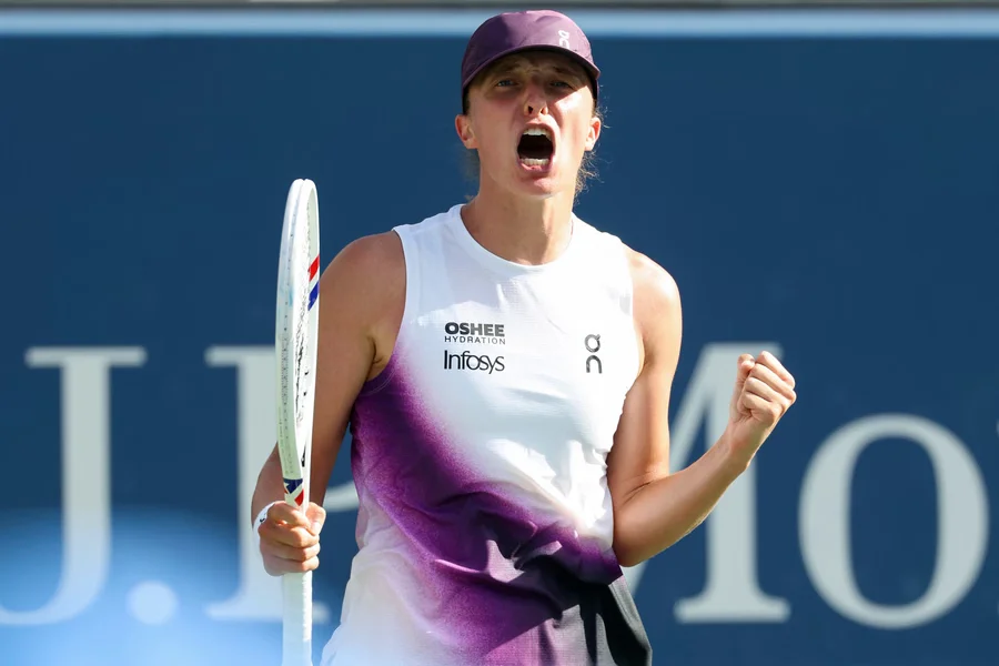SWIATEK - ZHENG QINWEN: NHÀ VÔ ĐỊCH OLYMPIC CÓ THỂ TIẾP TỤC GÂY KHÓ CHO “KHẮC TINH” TẠI US OPEN?