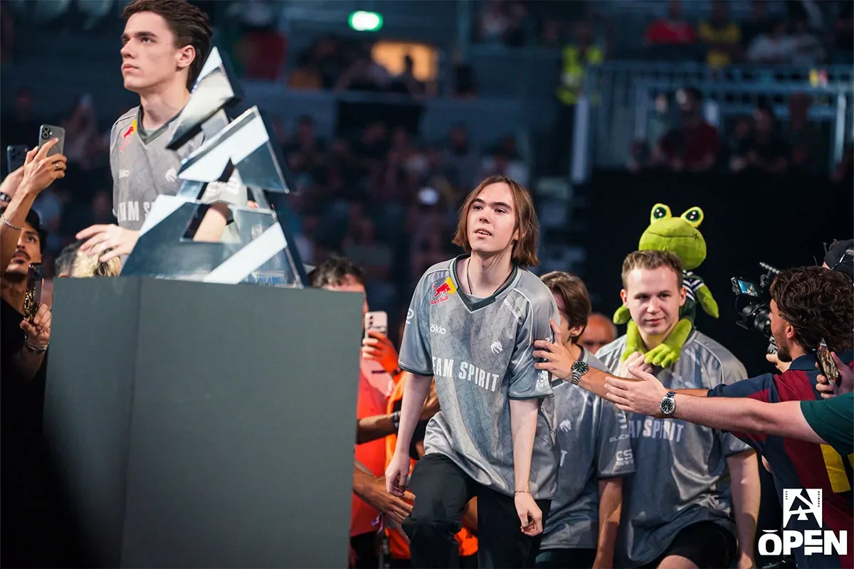 TEAM SPIRIT HẠ MOUZ, VÔ ĐỊCH BLAST OPEN PORTO: DONK TIẾP TỤC KHẲNG ĐỊNH VỊ THẾ SIÊU SAO CS2