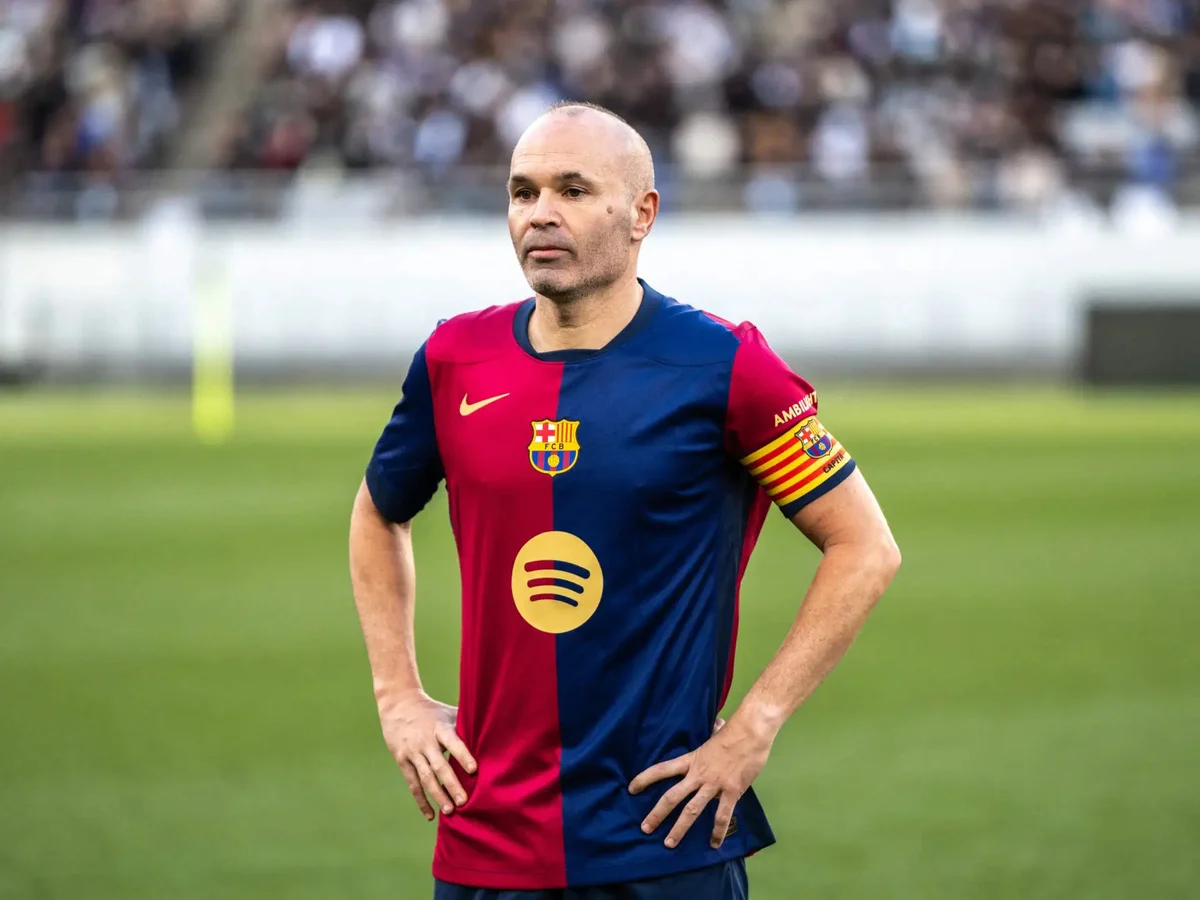 INIESTA CHƯA VỘI DẪN DẮT BARCELONA: HUẤN LUYỆN PEDRI SẼ LÀ NIỀM VUI VỚI HUYỀN THOẠI TÂY BAN NHA