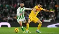 REAL BETIS VS BARCELONA: NGÔI ĐẦU BẢNG CÓ ĐỨNG VỮNG TRƯỚC ĐỘI CHỦ NHÀ ĐANG THĂNG HOA?